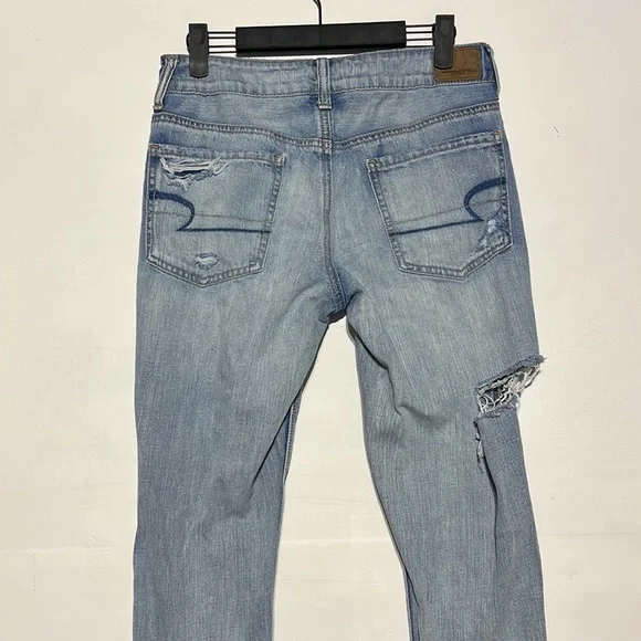 American Eagle Light Wash Distressed Tomgirl Denim Jeans Size 2 - Picture 7 of 11